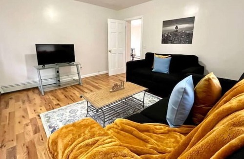 Westside Norwich House | Sunlit Retreat 2 Bed 8 min Mohegan 17 min Foxwoods