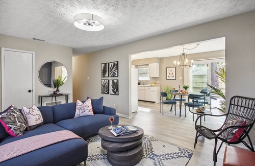 Savannah House | Sunlit Savannah: 3BR Escape, Fully Fenced Yard