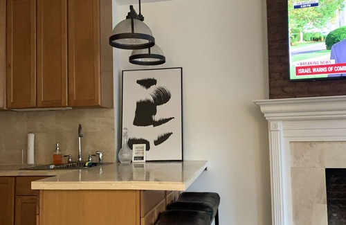 East Village Apartment | Sunny 1 Bedroom in Trendy East Village - 1.5 blocks from Subway