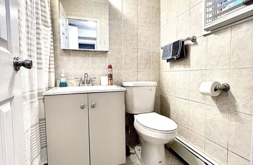 Downtown Apartment | Sunny 1Bedroom Apt in downtown Stamford! Close to ALL!
