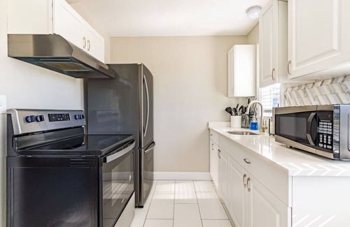Clearwater Apartment | Sunny 2/1 Condo Close to Clearwater Beach