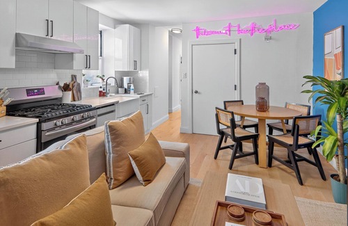 Williamsburg Apartment | Sunny 3-BR w/AC near Newtown Creek Nature Walk — East Williamsburg Gem
