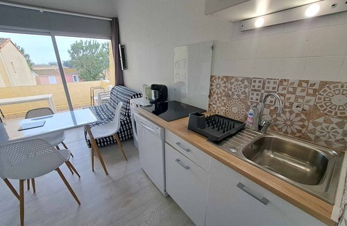 Marseillan Plage Apartment | Sunny 3-Room Apartment with Terrace and BBQ in Marseillan-Plage Center