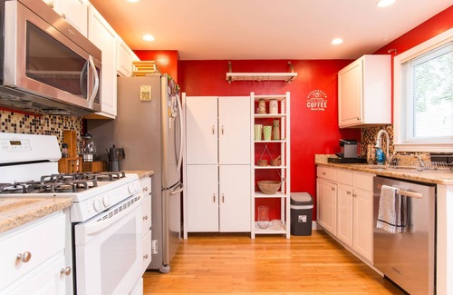 Newton Corner House | Sunny 3BR home near Boston DT and BC W/WiFi EV charger, Sauna
