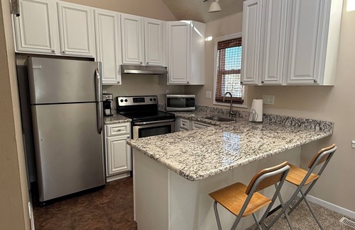 Southend House | Sunny 4 BR, 2 BA Townhouse