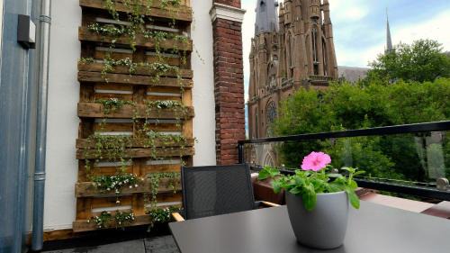 Eindhoven City Center Apartment | Sunny 45m2 Penthouse with Balcony and Terrace - R65C
