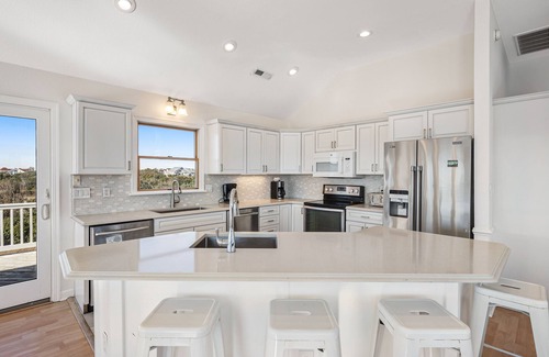 Whalehead Beach House | Sunny 8BR Dog Friendly | Pool | Hot Tub