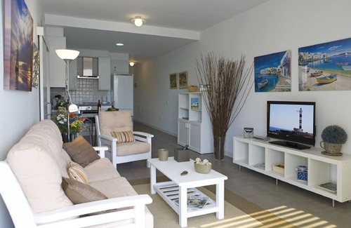 Poris de Abona Apartment | Sunny and cosy vacation rental home on the seafront in El Poris, Wi-Fi