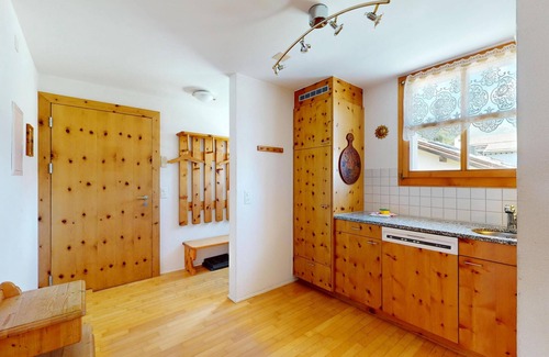 Silvaplana Apartment | Sunny and quiet 2 ½-room apartment on the first floor, 75 m2, facing south-west.