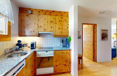 Silvaplana Apartment | Sunny and quiet 2 ½-room apartment on the first floor, 75 m2, facing south-west.