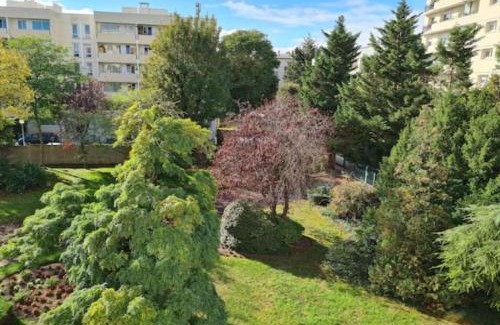 La Garenne-Colombes Apartment | Sunny and renovated flat in secure residence