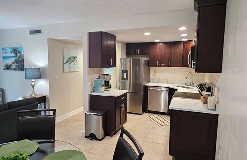 Indian Rocks Beach Condo | Sunny and Spacious Condo By The Beach
