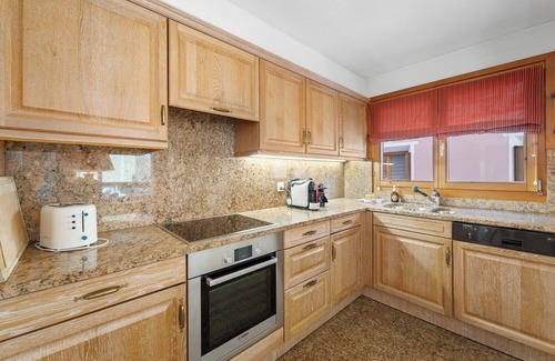Silvaplana Apartment | Sunny and spacious 3½-room apartment on the first floor, 110m2, south facing wit