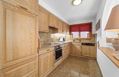 Silvaplana Apartment | Sunny and spacious 3½-room apartment on the first floor, 110m2, south facing wit