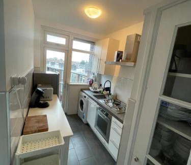 Carnisse Apartment | Sunny and spacious apartment