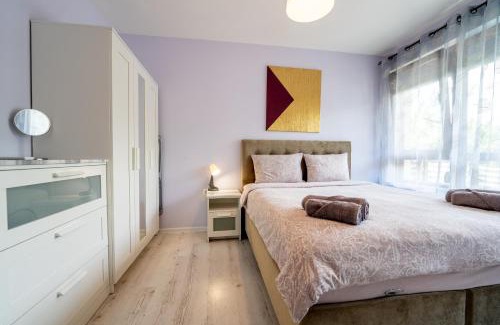 Studentski Grad Apartment | Sunny Apartment in Studentski grad, behind UNSS