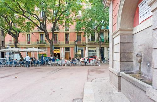 la Vila de Gracia Apartment | Sunny apartment on the square