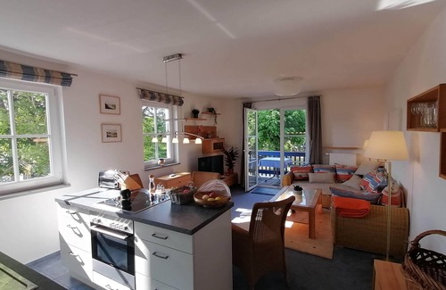 Seeheilbad Graal-Muritz Apartment | Sunny apartment with south-facing balcony and beach chair