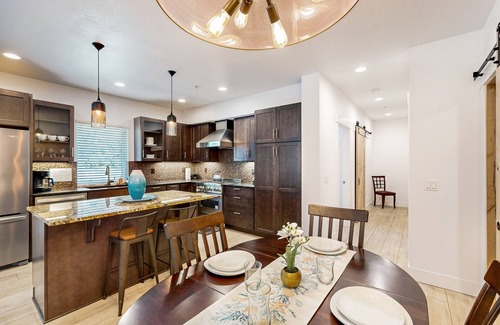 Gold Beach Apartment | Sunny apartments with fireplace, partial ocean views, washer/dryer, grill & AC