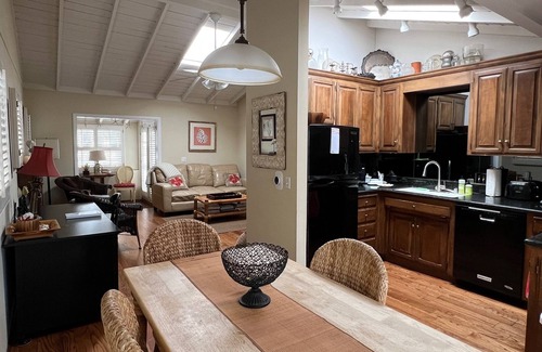 Balboa Island Cottage | Sunny Balboa Island Cottage: A/C, avail: Sep 27-Oct: ”WINTER” Rental 35%-50% OFF