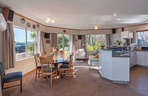 Nelson House | Sunny Bayview Retreat - Tranquil Hideaway with Stunning Bay Views