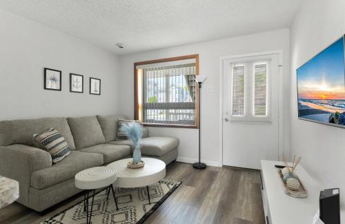 Wildwood Apartment | Sunny Beach Condo 2 BR 1 Bath
