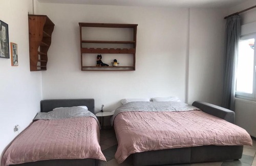 Palaio Tsifliki Apartment | Sunny Beachfront Apartment
