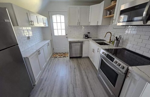 West Haven Apartment | Sunny Beachside Retreat - Steps from the Sand, Minutes from Downtown New Haven