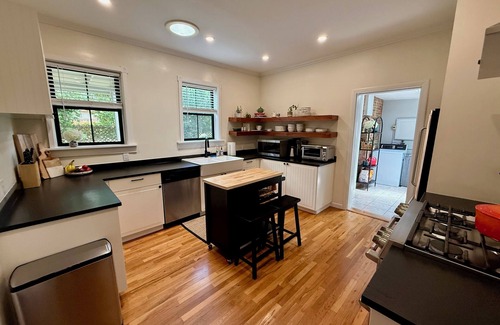 Berkeley House | Sunny Berkeley 3BR + Walk to Tennyson + Patio Wifi AC