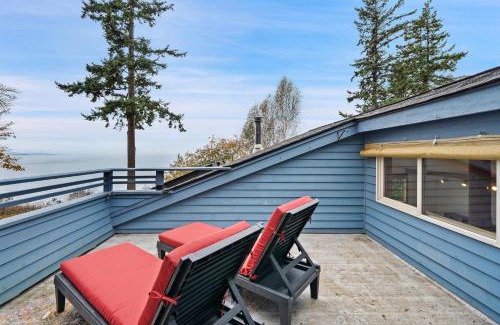 Bellingham House | Sunny Blue Beach House
