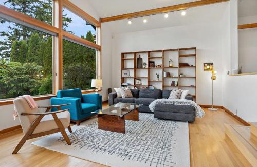 Bellingham House | Sunny Blue Beach House