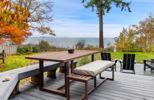 Bellingham House | Sunny Blue Beach House