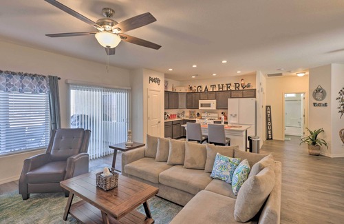 Bullhead City House | Sunny Bullhead City Home w/Patio & Mtn View!