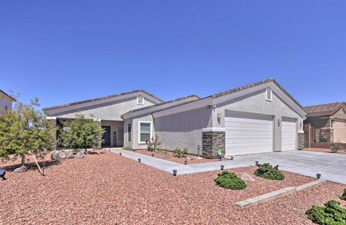 Bullhead City House | Sunny Bullhead City Home with Patio and Mtn View!