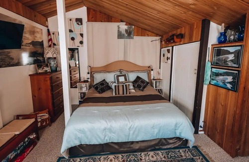 Port Angeles Cabin | Sunny Cabin at Lake Sutherland - Exclusive & Private Waterfront