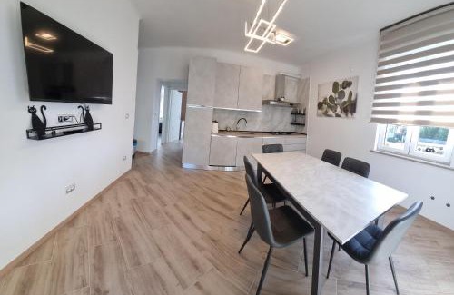 Monfalcone Apartment | Sunny CentralApartment -3 bedrooms ,Private Parking