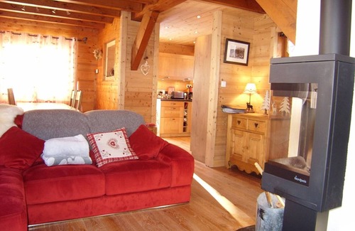 Cohennoz Ski Chalet | Sunny Chalet for 8, near slopes, WiFi, garage, pet-friendly, equipped kitchen, 4 bedrooms