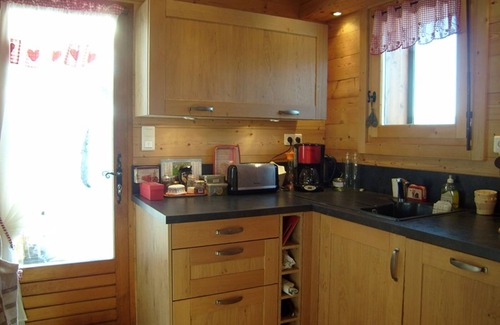 Cohennoz Ski Chalet | Sunny Chalet for 8, near slopes, WiFi, garage, pet-friendly, equipped kitchen, 4 bedrooms