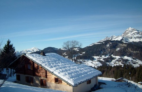 Cohennoz Ski Chalet | Sunny Chalet for 8, near slopes, WiFi, garage, pet-friendly, equipped kitchen, 4 bedrooms