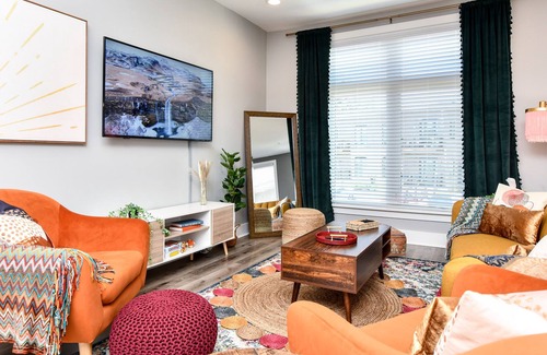Dunean Apartment | Sunny Cityside Boho Hideaway - KING Beds, Workdesks, Balcony! Close to Downtown