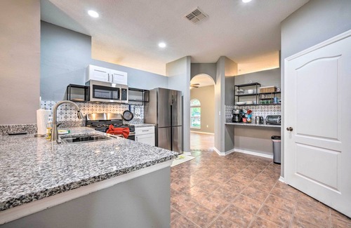 Four Corners House | Sunny Clermont Retreat w/Lanai: 12 Mi to Disney!
