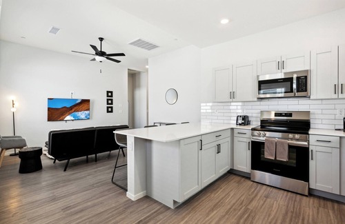 Casa Grande House | Sunny Contemporary Home with Pool BBQ
