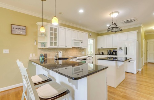 Cropwell Apartment | Sunny Coosa River Hideaway w/Boat Dock & Slip!
