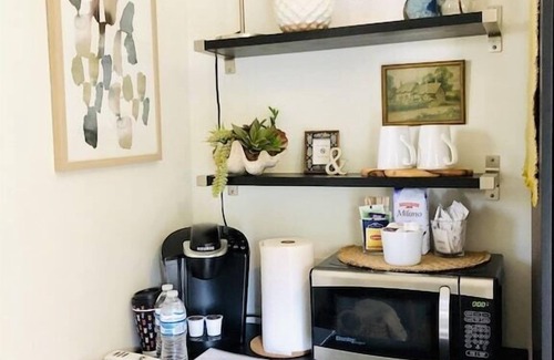 Carlson Park Cottage | Sunny + Cozy Garden Studio in Trendy Culver City
