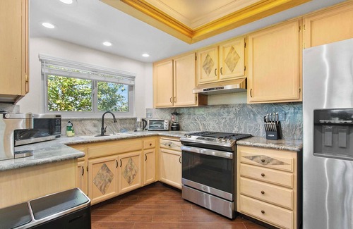 Valle Lindo House | Sunny Cul-de-Sac Retreat! Spacious 1st Floor Master, Flexible Lease #41910