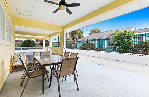 Bahama Beach House | Sunny Daze
