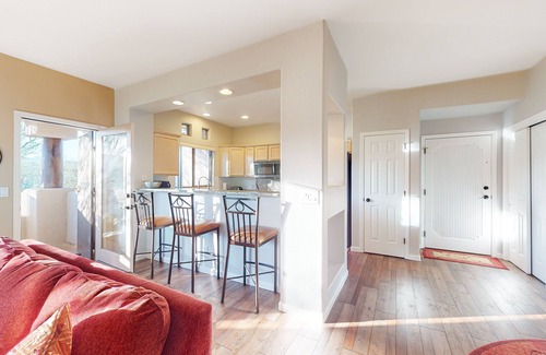 Rancho Vistoso Condo | Sunny, dog-friendly condo with a heated pool, gym, grilling area, & golf nearby