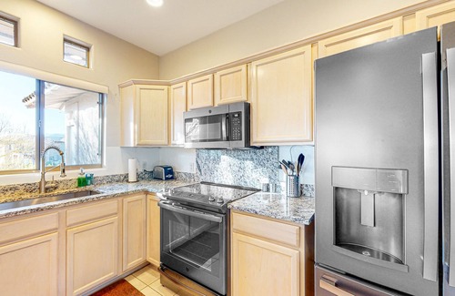 Rancho Vistoso Condo | Sunny, dog-friendly condo with a heated pool, gym, grilling area, & golf nearby