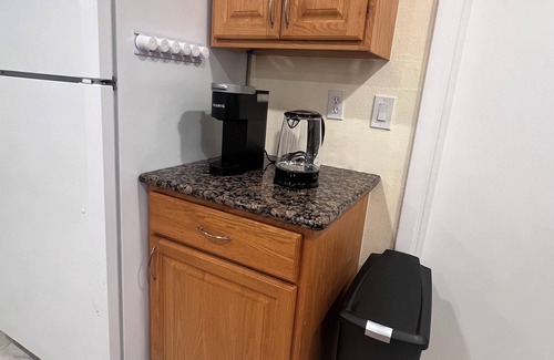 Largo House | Sunny Escape of the Tampa Bay, Charming 2-bedroom with WiFi, AC