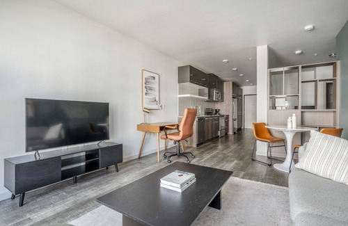 Yesler Terrace Apartment | Sunny First Hill Jr 1BR w/Gym, Roof & Lounge, nr Downtown, by Blueground